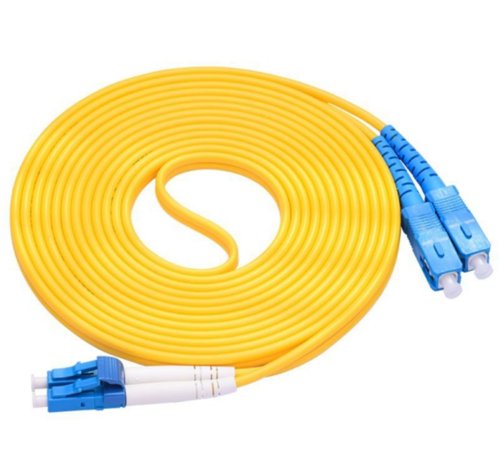 Glasvezel patchkabel met aan beide zijden een LC connector. Het betreft een Dual core kabel, single mode. Het is een dubbele gele kabel van 3 meter lengte.